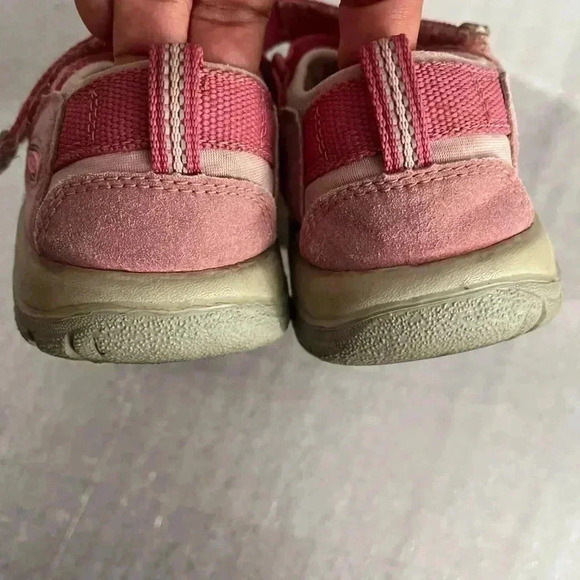 [US1] Girl  Pink Keen Hiking/Outdoor Sandal - Picture 6 of 7